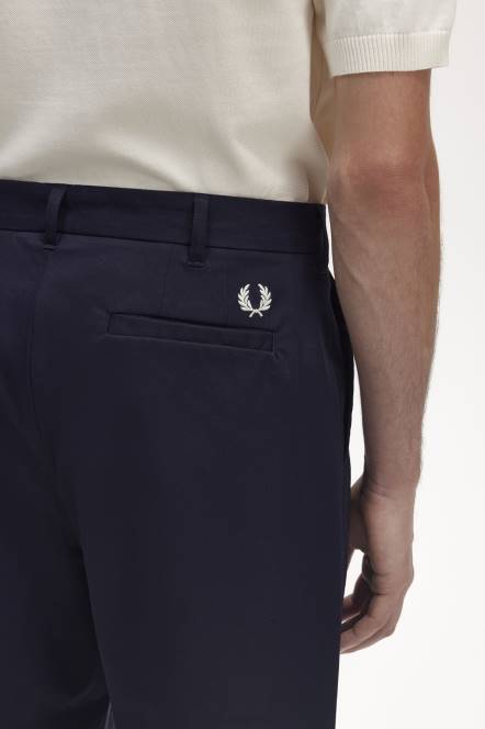 Fred Perry muškarci skraćene hlače N42N52 odjeća mornarica