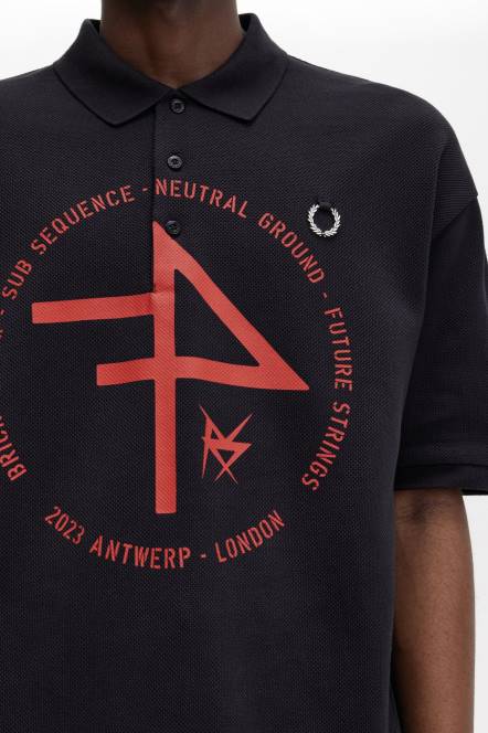 Fred Perry muškarci predimenzionirana polo majica s printom N42N361 odjeća mornarsko plava