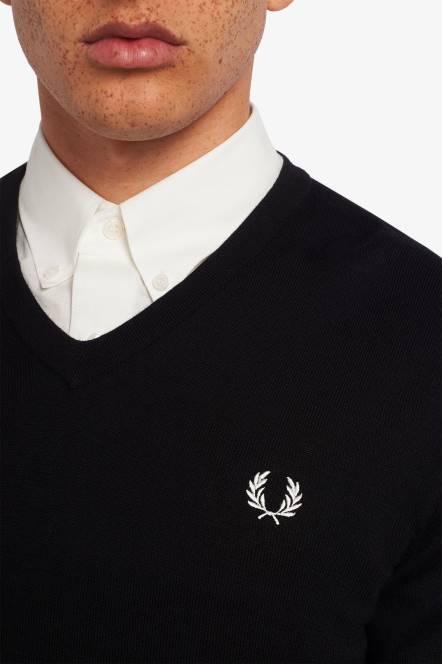 Fred Perry muškarci klasični džemper s v izrezom N42N461 odjeća crno