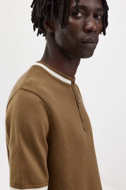 Fred Perry muškarci teksturirani prednji pleteni kukolj N42N453 odjeća osjenčani kamen