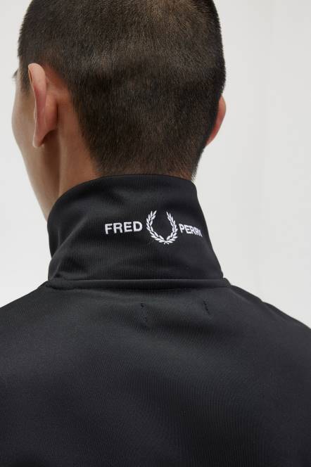 Fred Perry muškarci trenirka s brendiranim ovratnikom N42N25 odjeća crno