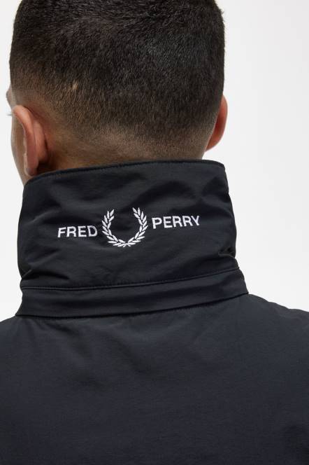 Fred Perry muškarci džepni džep sa patentnim zatvaračem kroz jaknu N42N249 odjeća crno