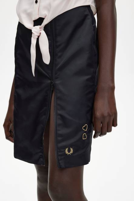 Fred Perry žene suknja s detaljima na patent N42N693 odjeća crno