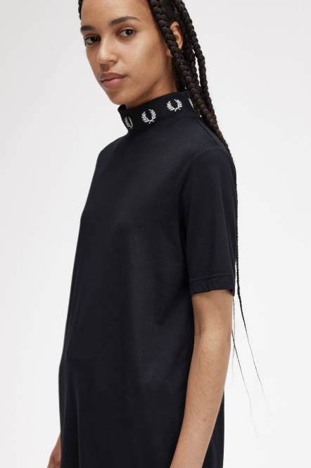 Fred Perry žene majica s lovorovim vijencem s visokim ovratnikom N42N653 odjeća crno
